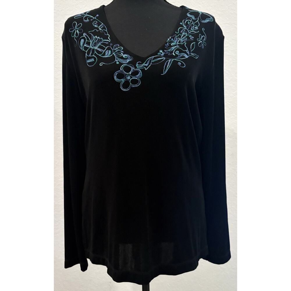 Chico's Travelers Black Slinky Knit Embroidered Neckline Blouse Size 1 (Medium)